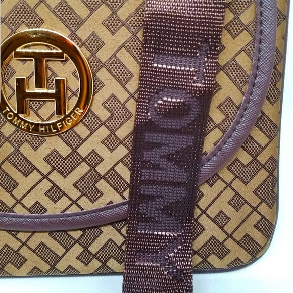 Tommy Hilfiger monogram brown/tan crossbody bag - Picture 3 of 6